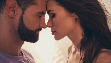 Όταν η ντροπή στο σεξ φέρνει το τρίτο πρόσωπο στη σχέση – Ο ειδικός απαντά!