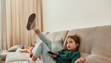Πότε μπορεί ένα παιδί να μείνει μόνο στο σπίτι; Όσα πρέπει να γνωρίζουν οι γονείς