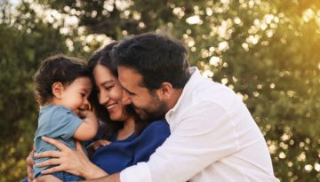 Γιατί το παιδί σου θέλει μόνο εσένα και τι σημαίνει πραγματικά αυτό