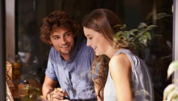 Μήπως το φλερτ είναι το πιο υποτιμημένο boost αυτοπεποίθησης;