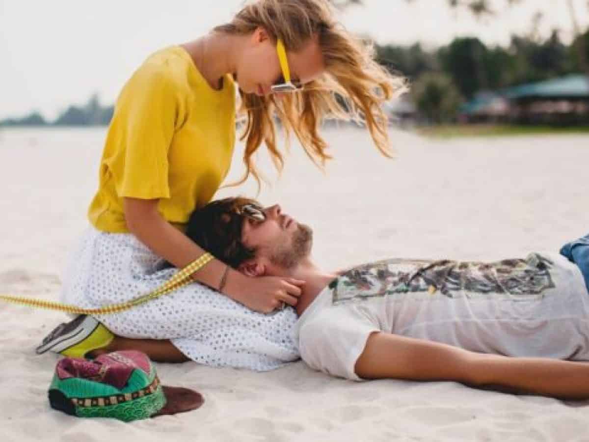 Μήπως ο έρωτας βρισκόταν πάντα στην παρέα σου; Γιατί το «από φίλοι, ζευγάρι» επιστρέφει δυναμικά | Thats Life. Life as it is!