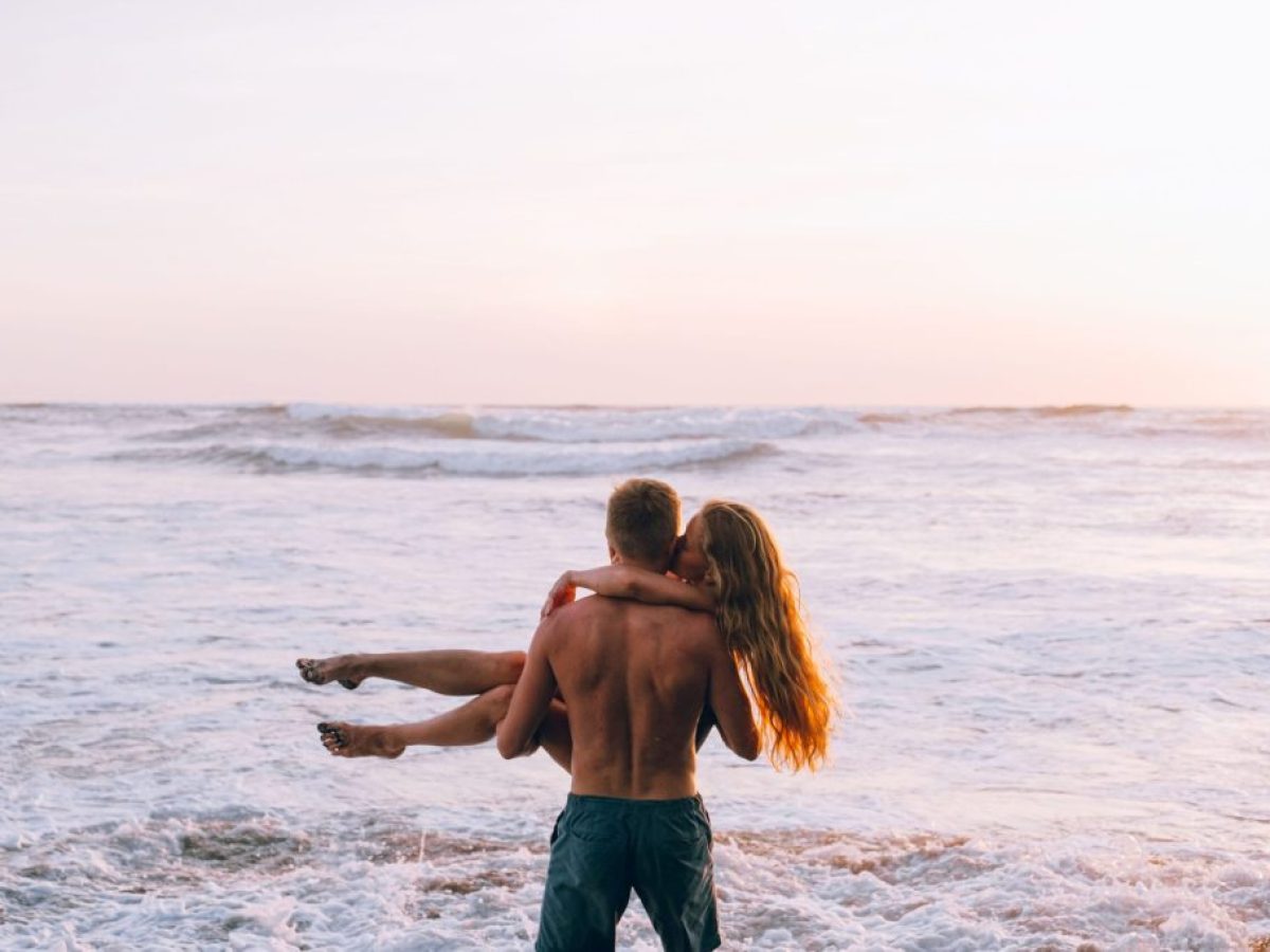 Το «Wanderlove» αλλάζει τα καλοκαιρινά φλερτ – Το νέο dating trend που γεννιέται στις διακοπές