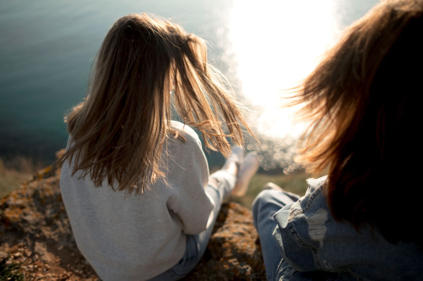 best-female-friends-ocean